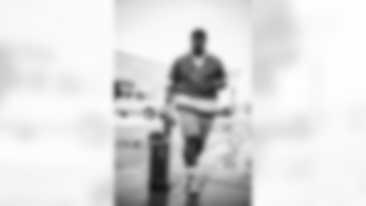 DL Rakeem Nuñez-Roches (93)