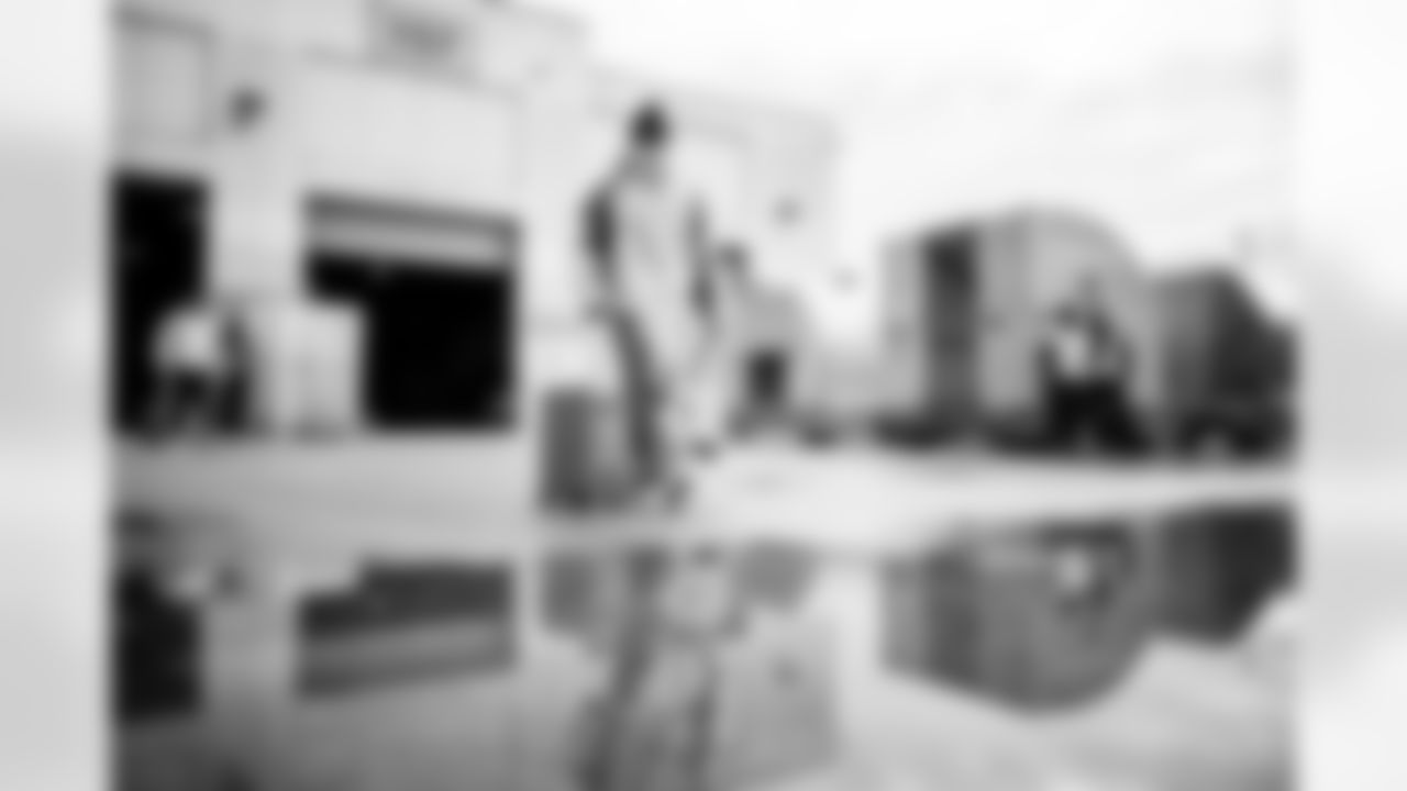 S Jevón Holland (8)