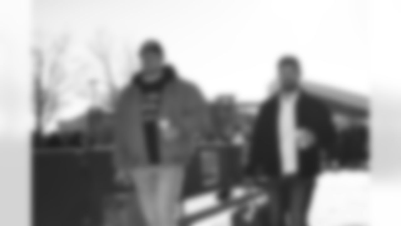 LS Casey Kreiter (59), K Ben Sauls (30)