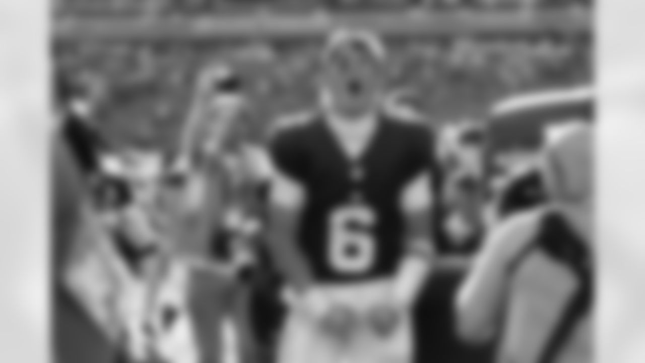 QB Jaxson Dart (6)