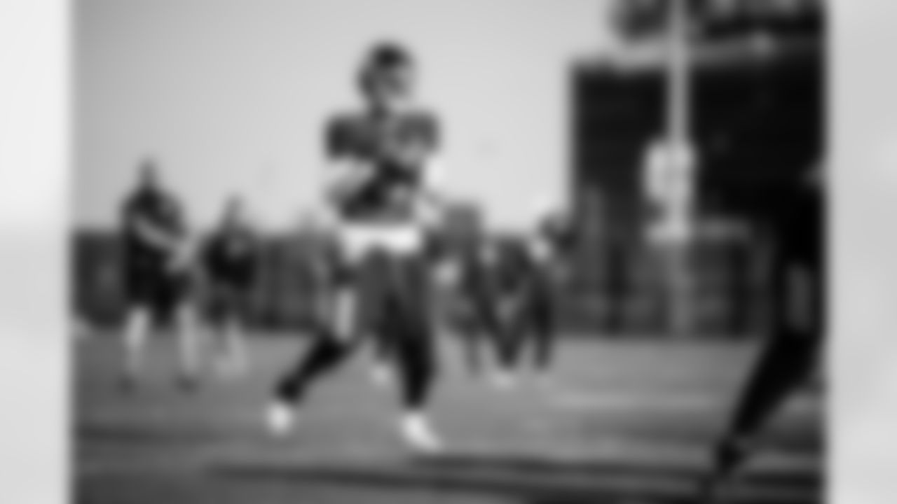 S Jevón Holland (8)