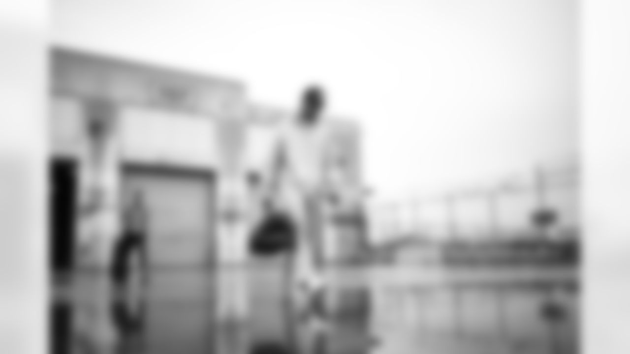 WR Isaiah Hodgins (89)