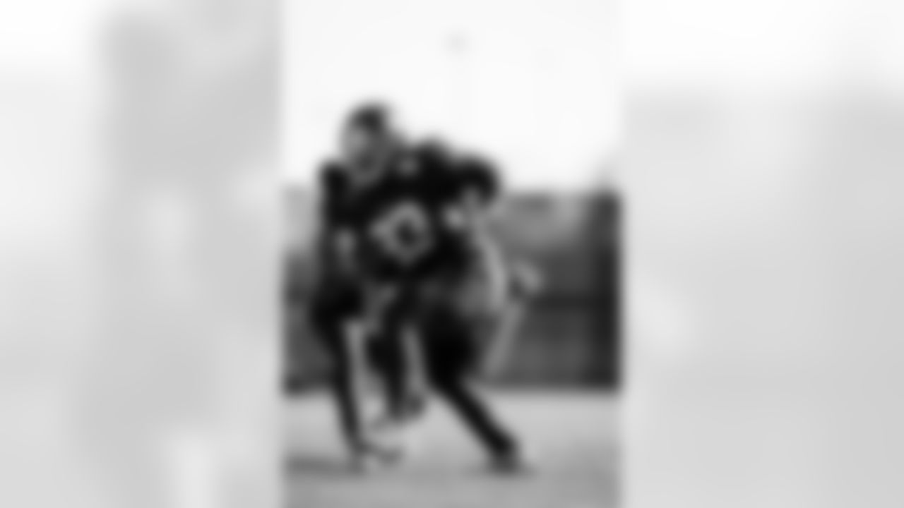 DL Rakeem Nuñez-Roches (93)