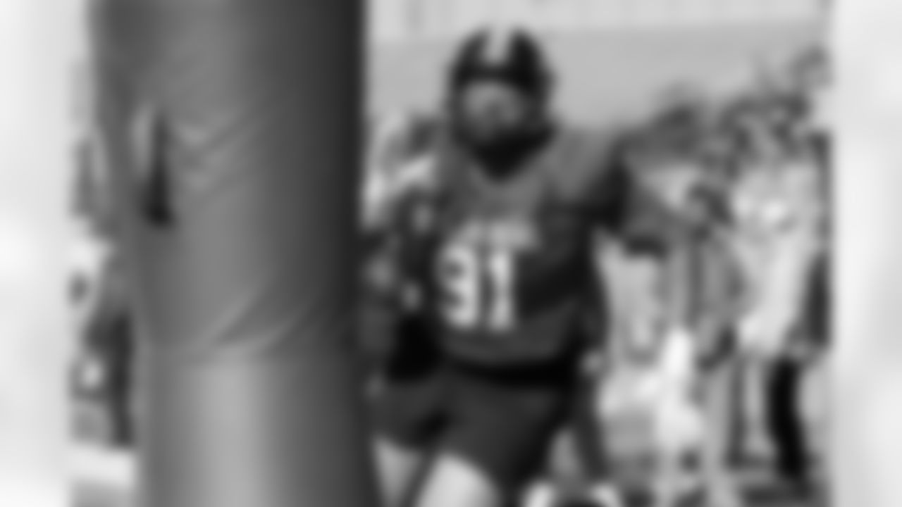 National Team defensive tackle Deven Eastern (91), of Minnesota, runs through drills during practice for the Senior Bowl NCAA college football game Tuesday, Jan. 27, 2026, in Mobile, Ala. (AP Photo/Butch Dill)