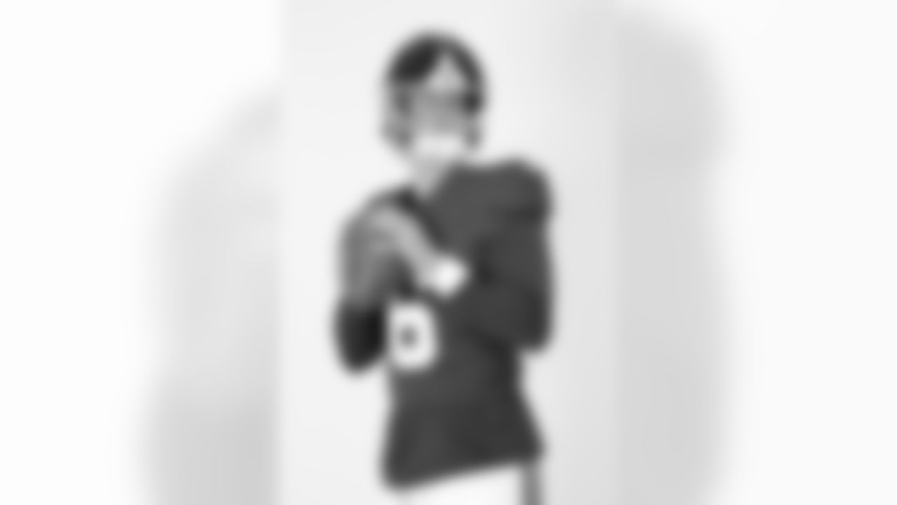 New York Giants quarterback Jaxson Dart (6) poses for a portrait during the NFLPA Rookie Premiere on Saturday, May 17, 2025 in Thousand Oaks, Calif. (Ben Liebenberg/NFL)