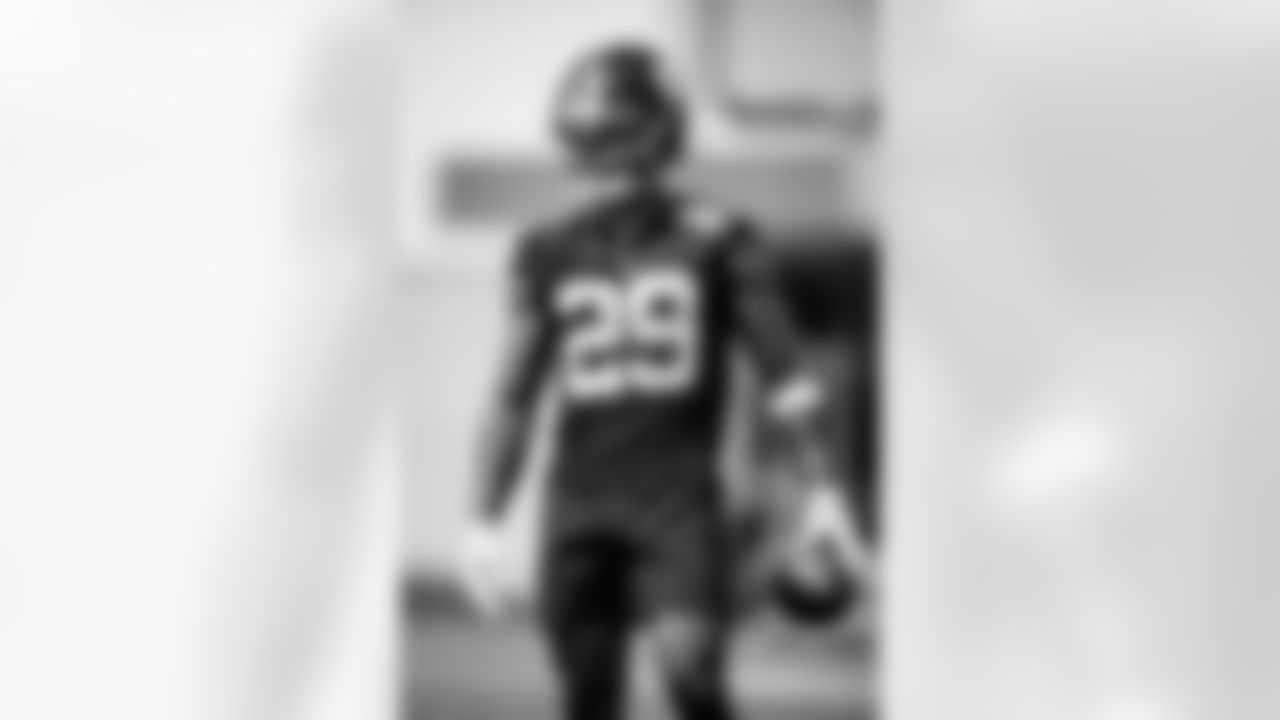 RB Tyrone Tracy Jr. (29)