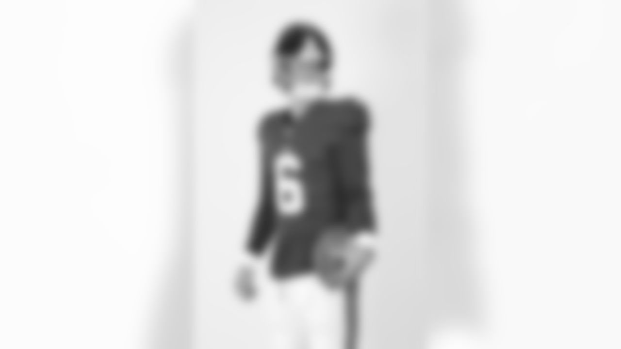 New York Giants quarterback Jaxson Dart (6) poses for a portrait during the NFLPA Rookie Premiere on Saturday, May 17, 2025 in Thousand Oaks, Calif. (Ben Liebenberg/NFL)