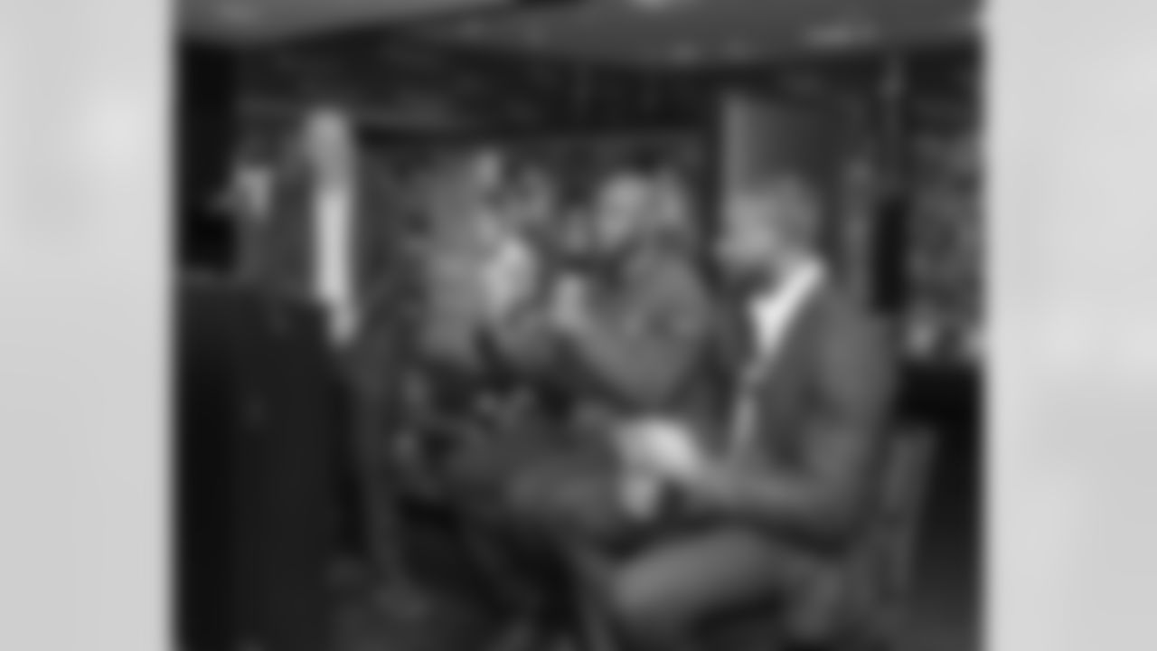 2024 Coach of the Week Awards Dinner, Mike Adams,New York Giants linebacker Bobby Okereke (58), Ethan Medley