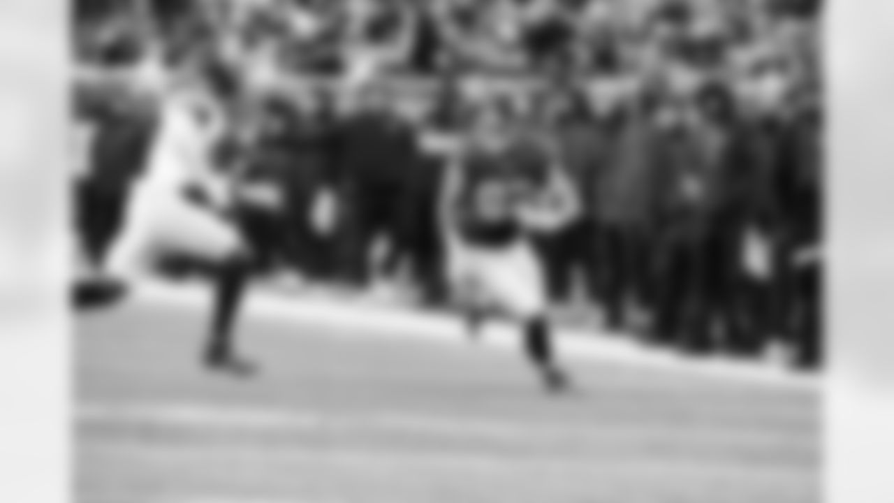 TE Daniel Bellinger (82)