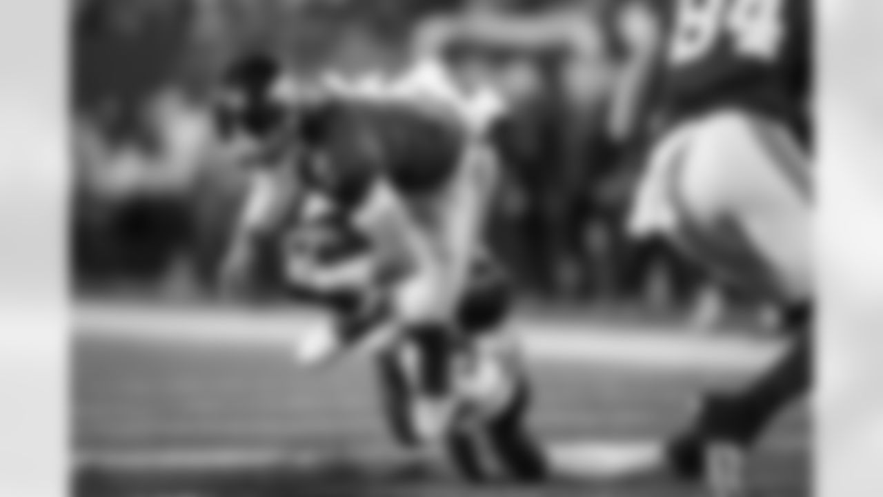 QB Jaxson Dart (6)