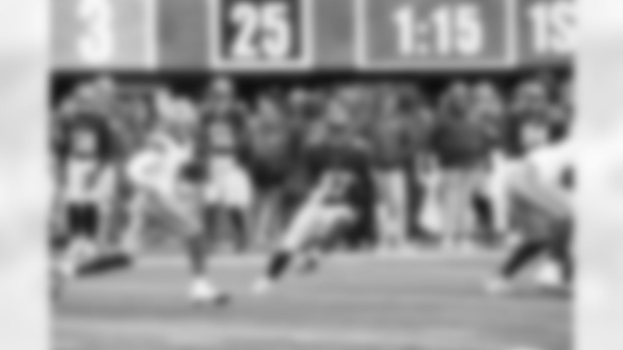 LB Neville Hewitt (47)