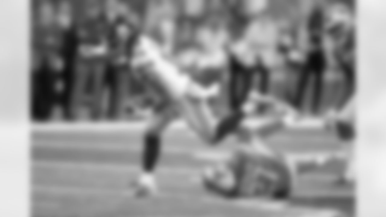 New York Giants wide receiver Golden Tate (15) runs with the ball after catching a pass during an NFL football game against the Detroit Lions, Sunday, Oct. 27, 2019 in Detroit. The Lions defeated the Giants 31-26. (Joe Robbins via AP)