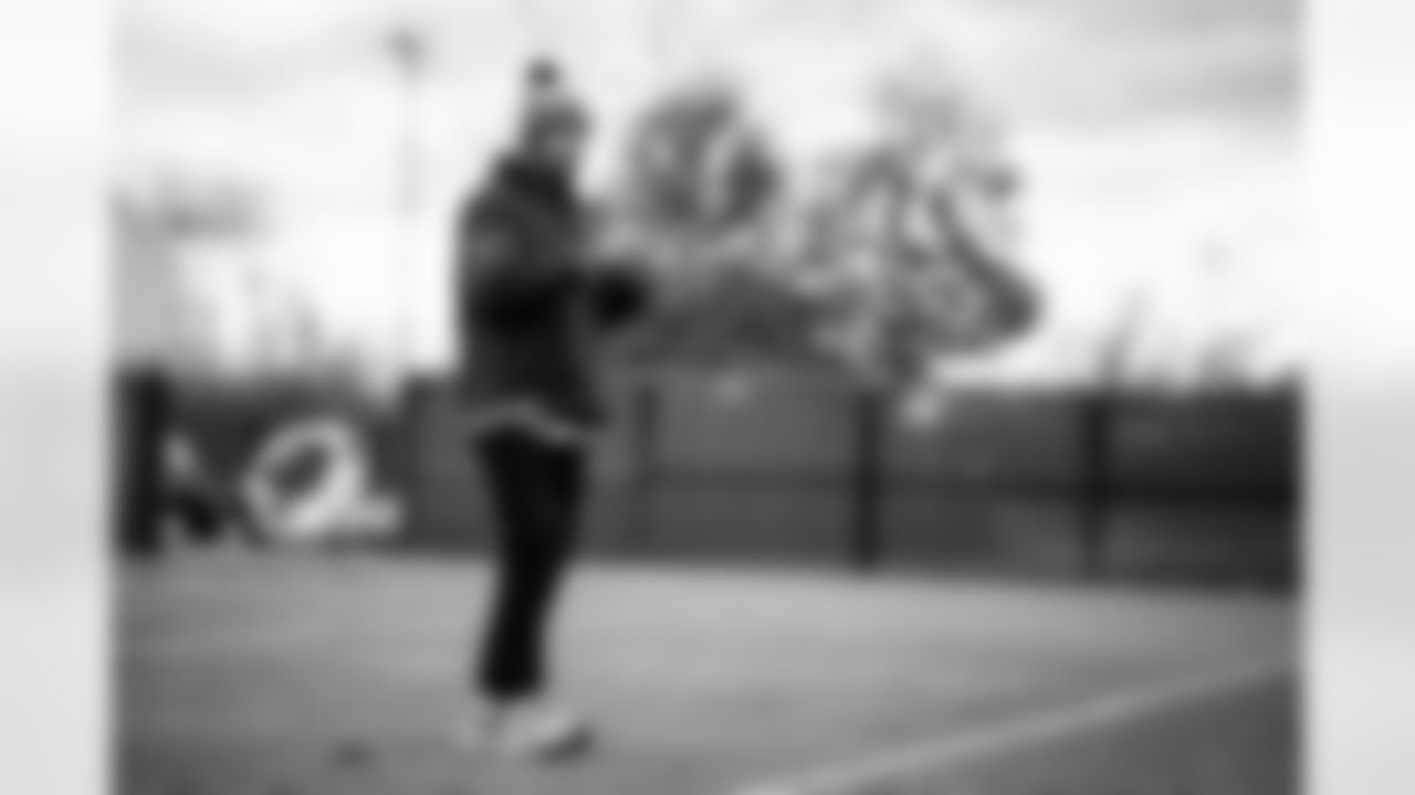 Offensive Coordinator and Tight Ends coach Tim Kelly