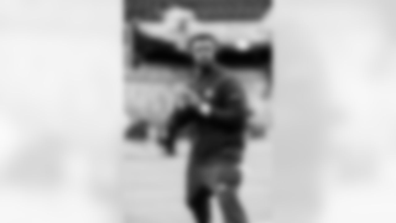 QB Russell Wilson (3)