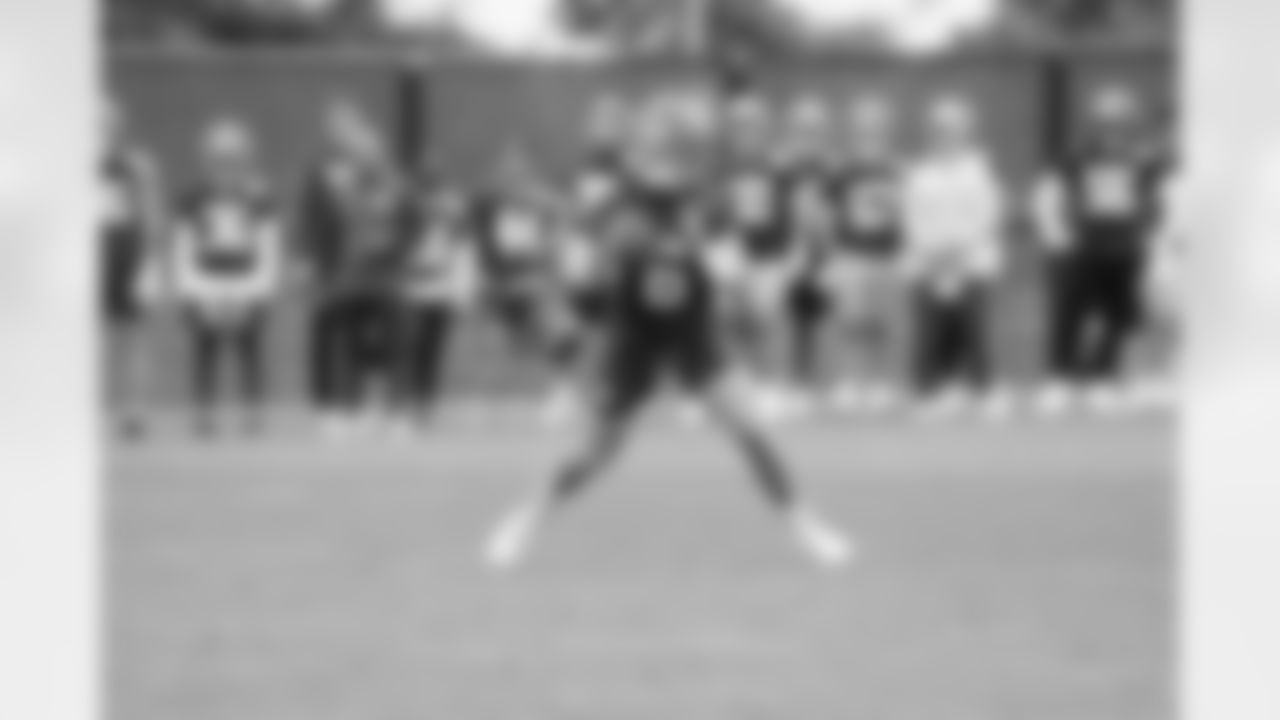 New York Giants quarterback Jaxson Dart (6)