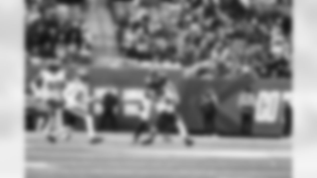 TE Daniel Bellinger (82)