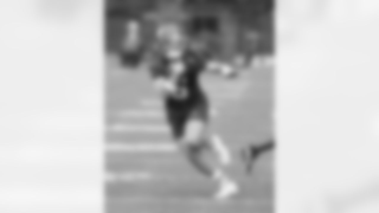 QB Jaxson Dart (6)