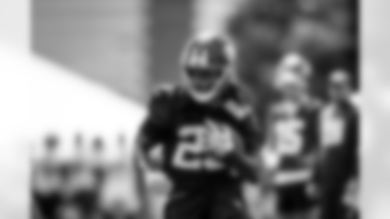RB Dante Miller (25)