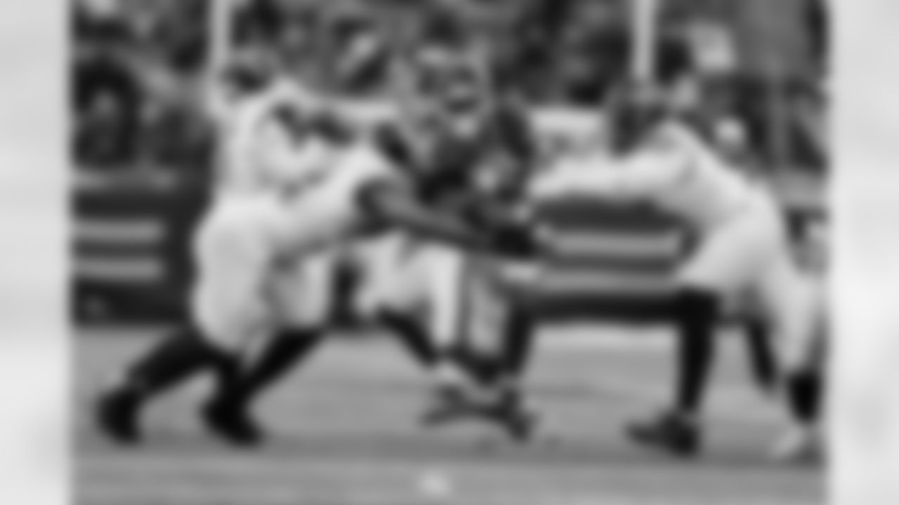 RB Tyrone Tracy Jr. (29)