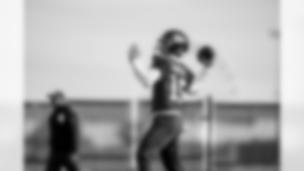 QB Tommy DeVito (15)