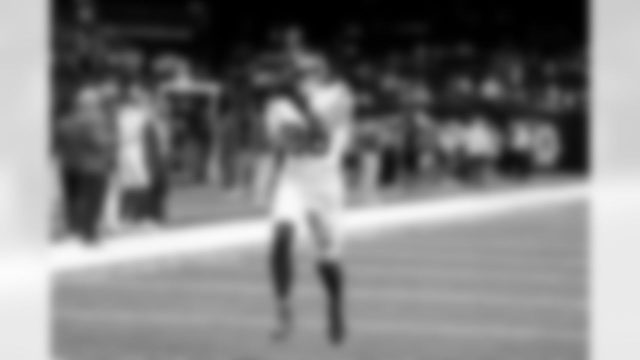 New York Giants tight end Thomas Fidone II (86) warms up prior to a game against the New Orleans Saints on Sunday, October 5, 2025 at Caesars Superdome in New Orleans. (Evan Pinkus/New York Giants)