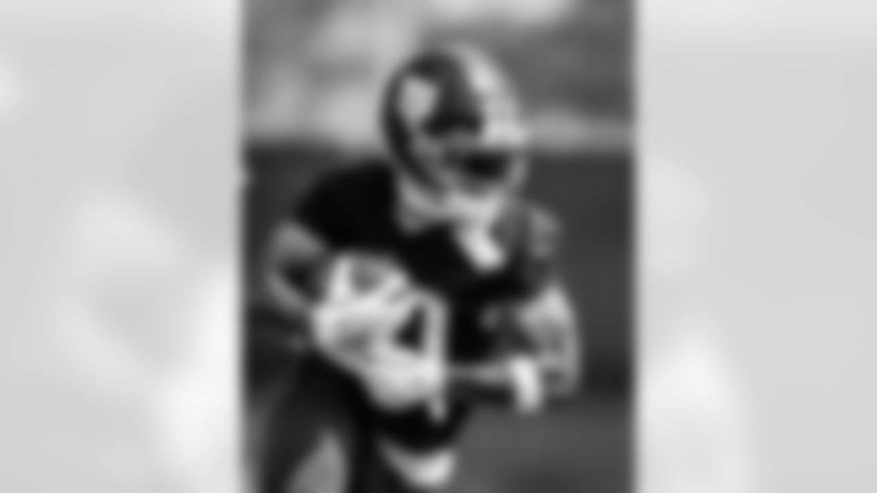 RB Eric Gray (20)