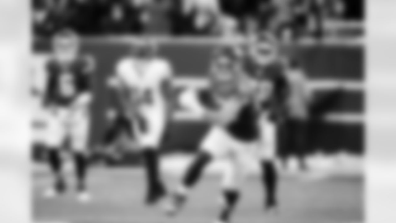 TE Daniel Bellinger (82)