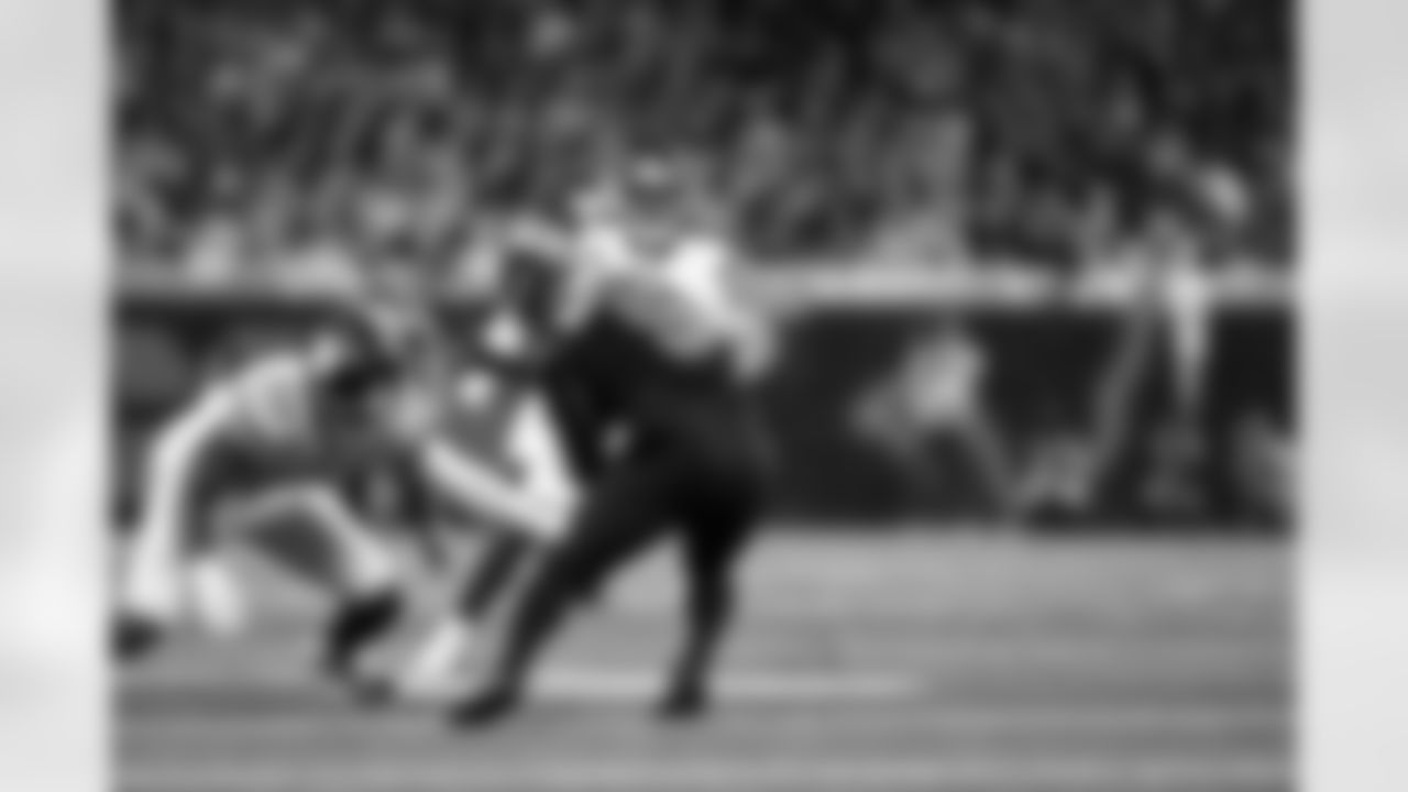 S Jevón Holland (8)