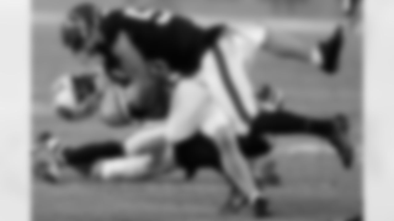 No. 32 Kaden Elliss, LB