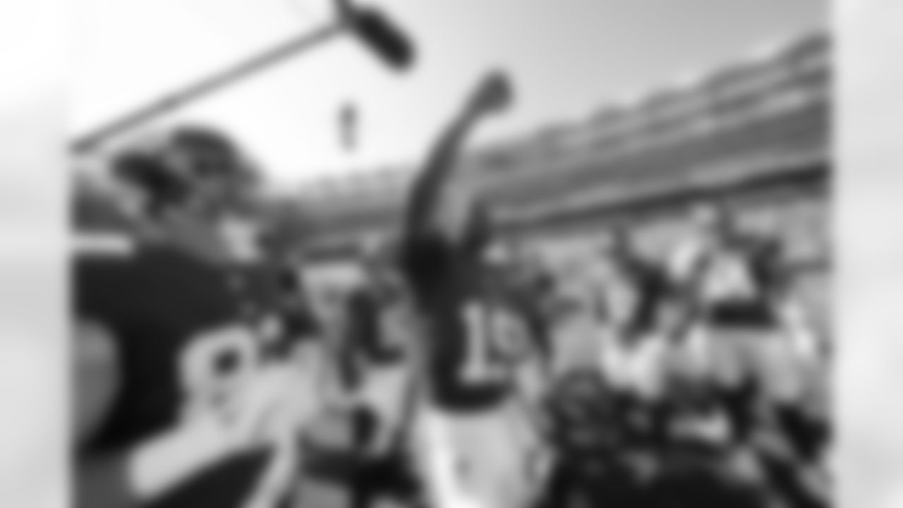 New York Giants quarterback Jameis Winston (19)