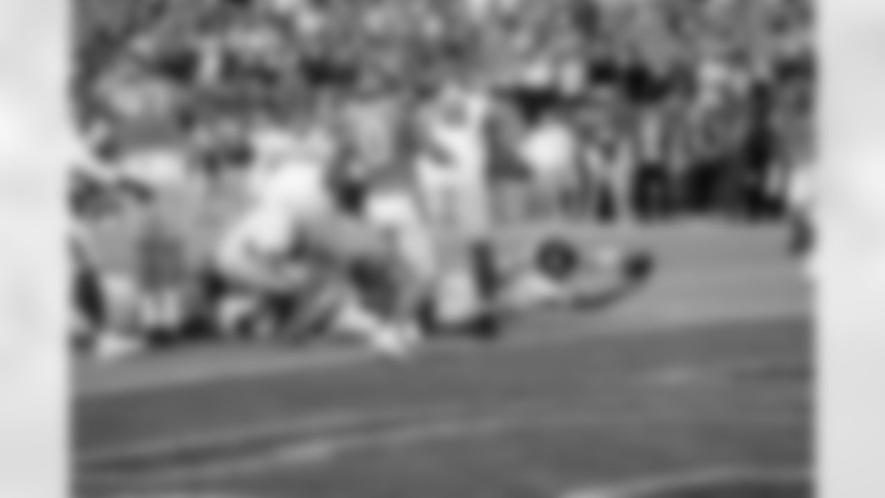 QB Jaxson Dart (6)