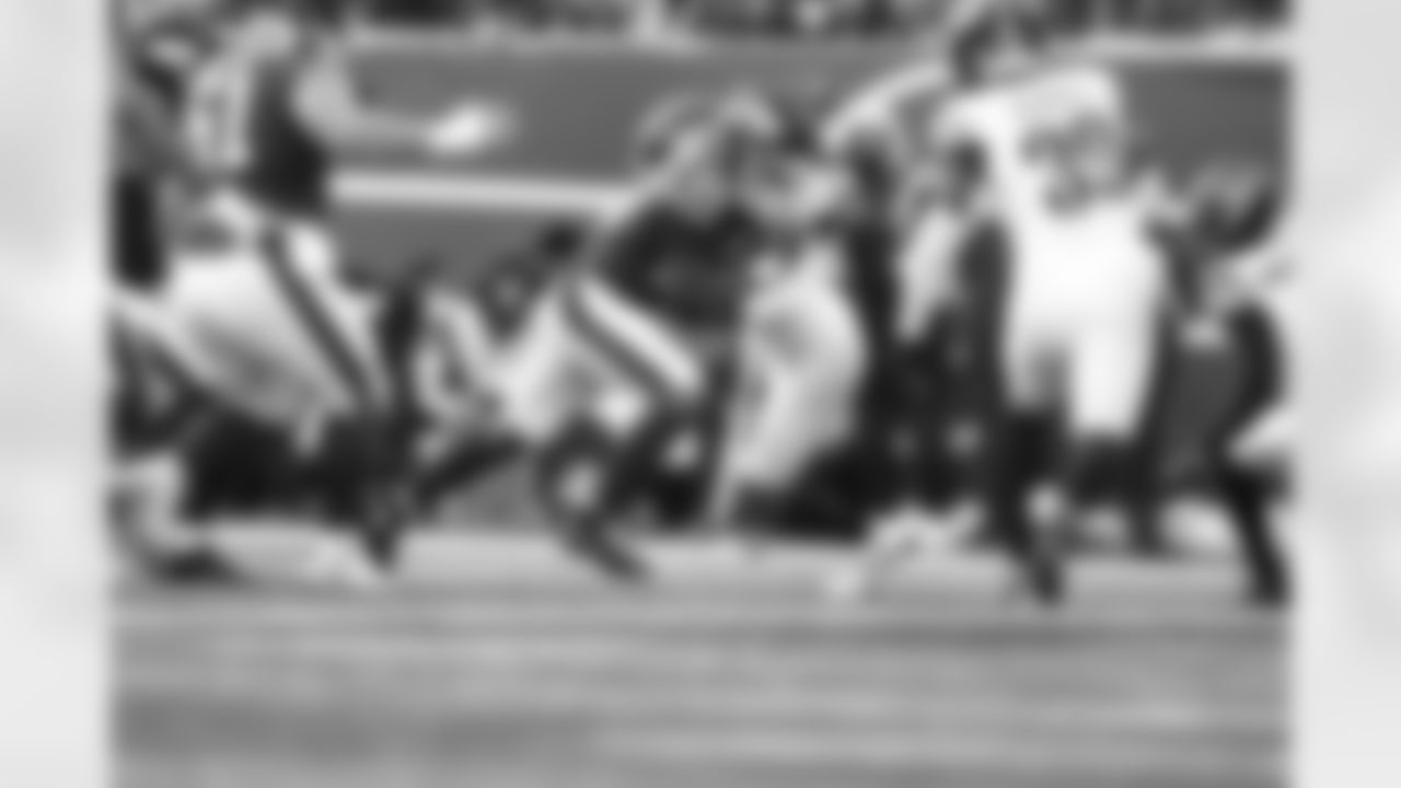 RB Tyrone Tracy Jr. (29)