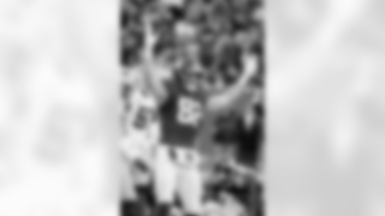 TE Daniel Bellinger (82)