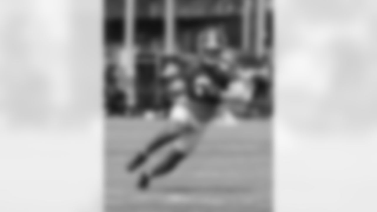 New York Giants wide receiver Antwane Wells Jr. (2)