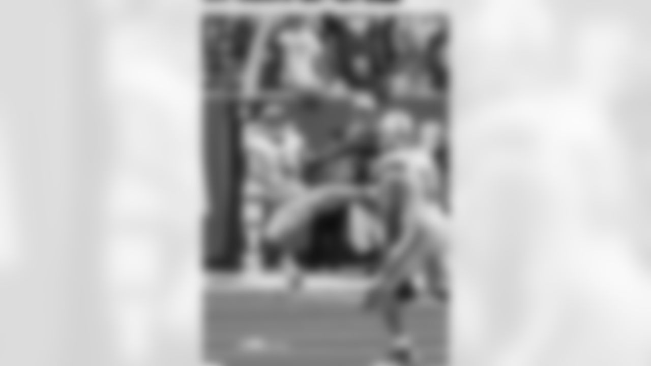 Detroit Lions' Drew Stanton (5) throws a pass during the fourth quarter of an NFL football game between the Detroit Lions and the New York Giants at New Meadowlands Stadium Sunday, Oct. 17, 2010, in East Rutherford, N.J. The Giants won the game 28-20. (AP Photo/Seth Wenig)