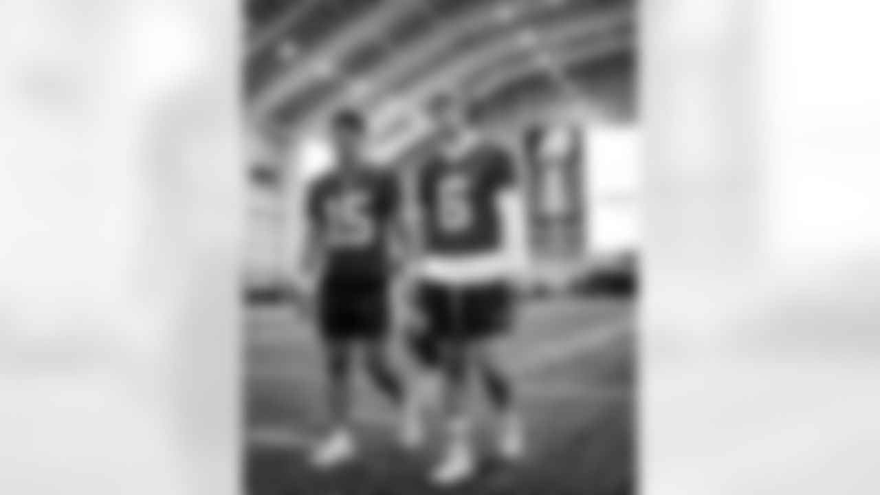 QB Tommy DeVito (15) and QB Jaxson Dart (6)