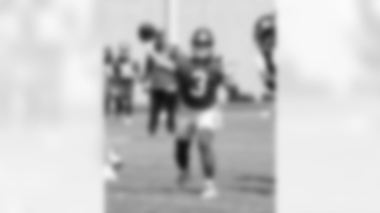 QB Russell Wilson (3)