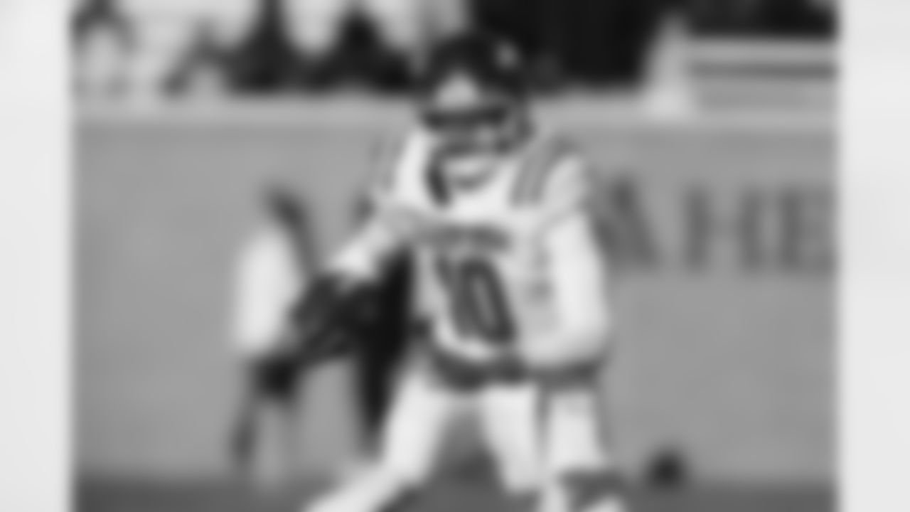 American Team quarterback Taylen Green (10), of Arkansas, carries the ball during the second half of the Senior Bowl NCAA college football game Saturday, Jan. 31, 2026, in Mobile, Ala. (AP Photo/Butch Dill)