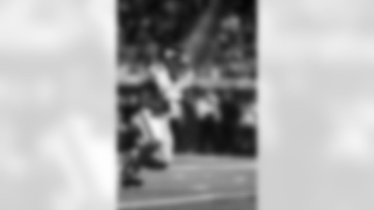 RB Tyrone Tracy Jr. (29)