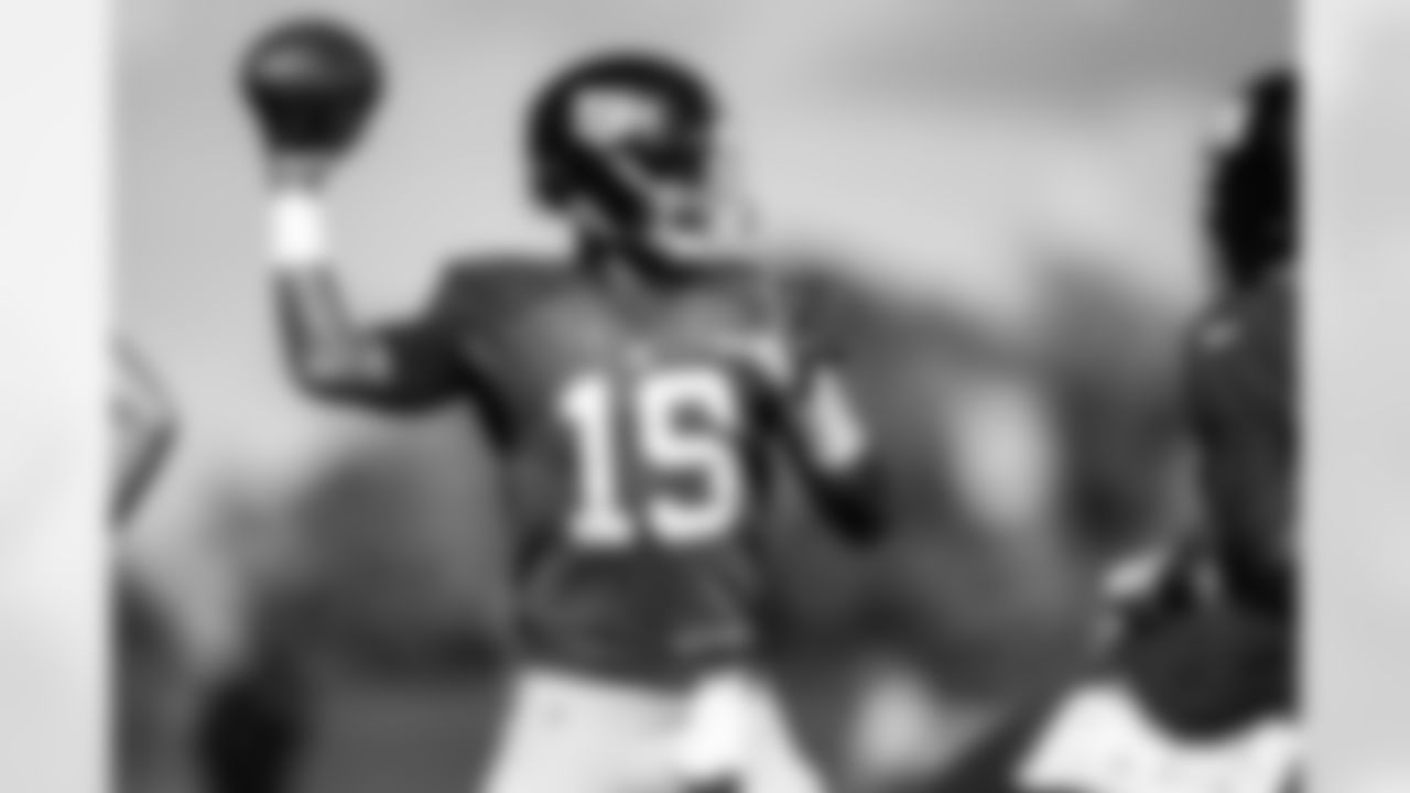 QB Jameis Winston (19)