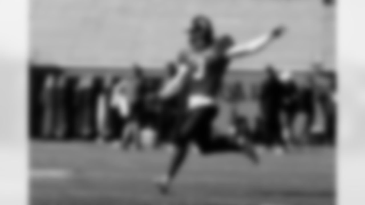 National Team punter Ryan Eckley (3), of Michigan State, runs through drills during practice for the Senior Bowl NCAA college football game Tuesday, Jan. 27, 2026, in Mobile, Ala. (AP Photo/Butch Dill)