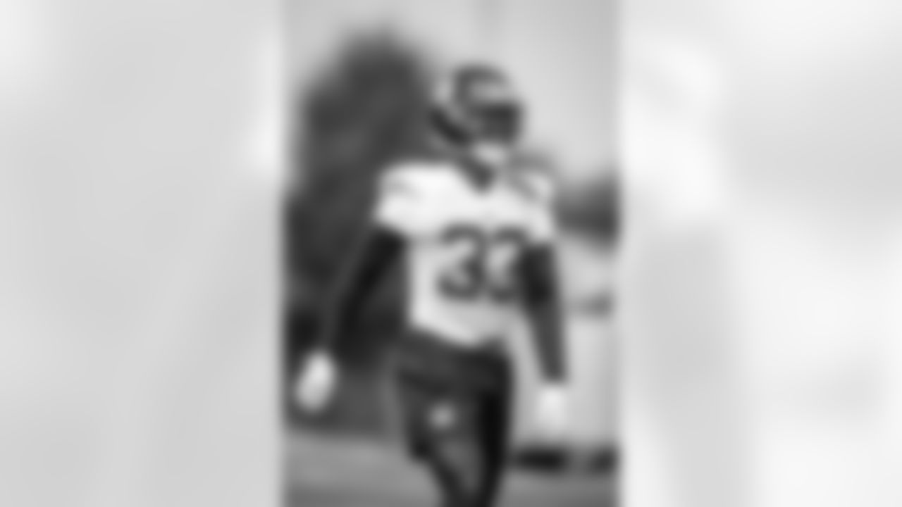 CB Dee Williams (33)