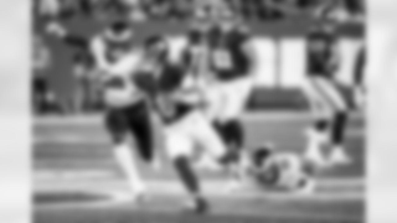 QB Jaxson Dart (6)