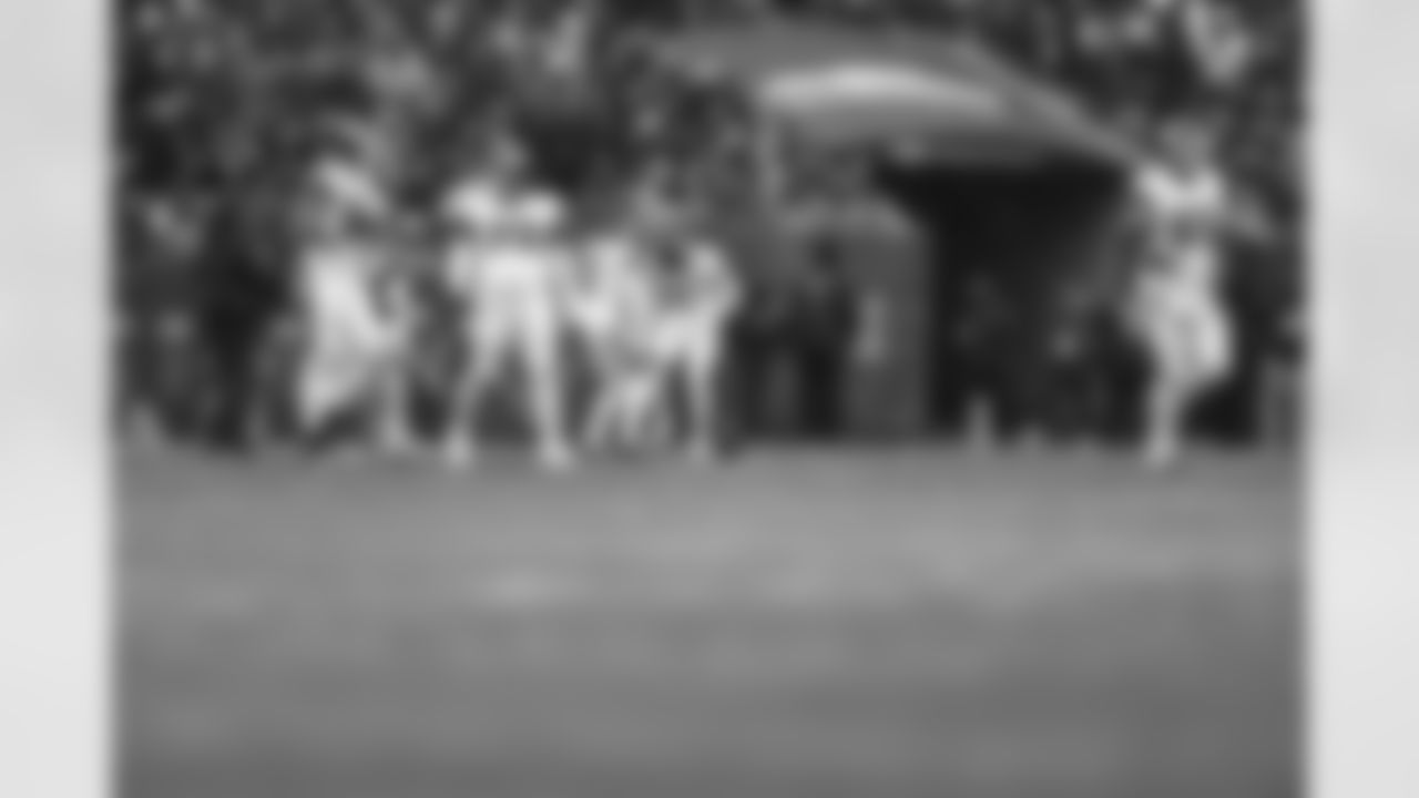 S Jevón Holland (8)