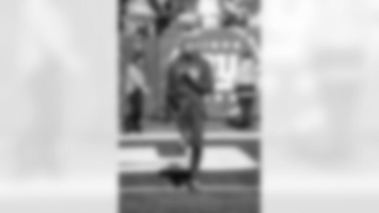 WR Isaiah Hodgins (89)