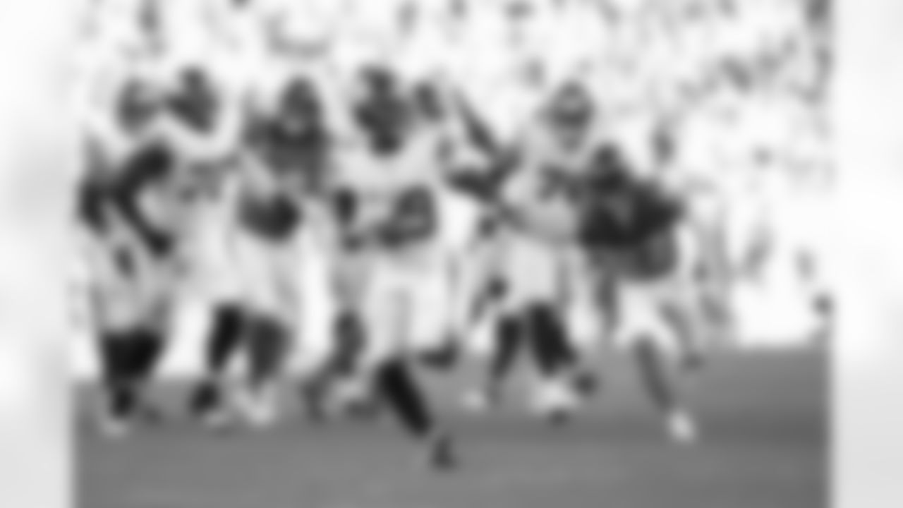 RB Tyrone Tracy Jr. (29)