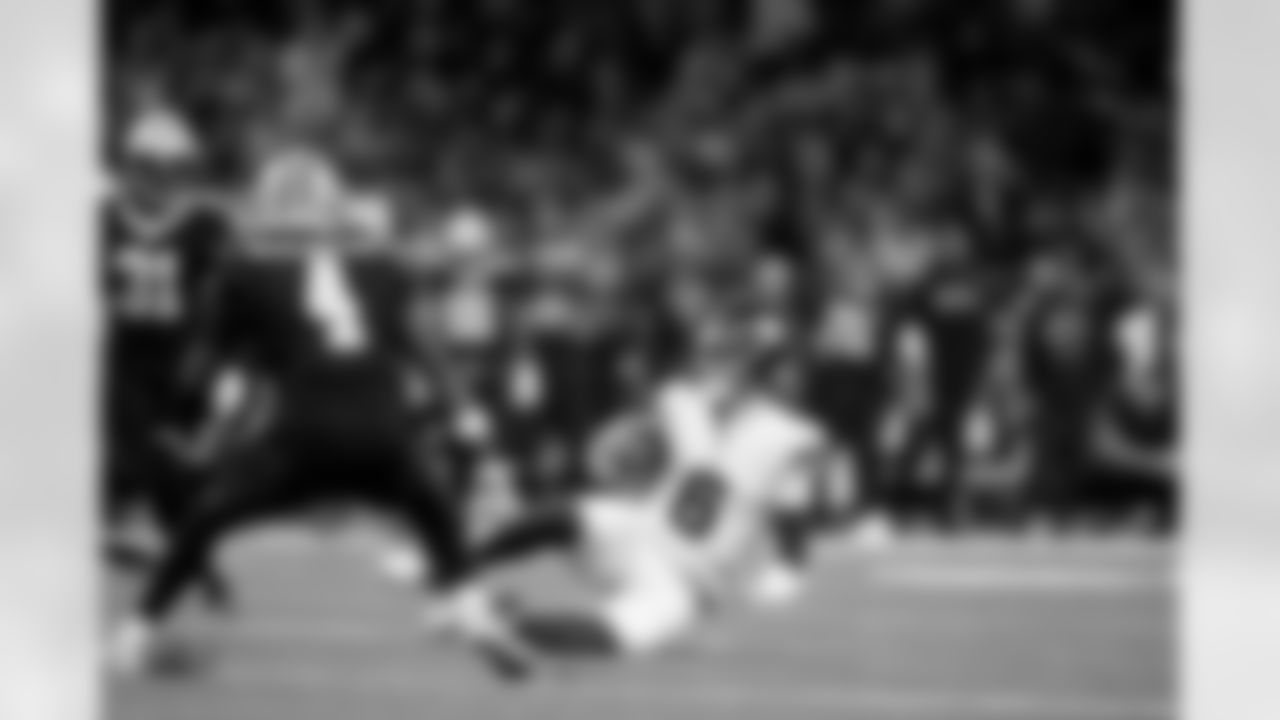 QB Jaxson Dart (6) slides on field during an NFL football game against the New Orleans Saints on Sunday, October 5, 2025 at Caesars Superdome in New Orleans. (BRENNAN ASPLEN/NEW YORK GIANTS)