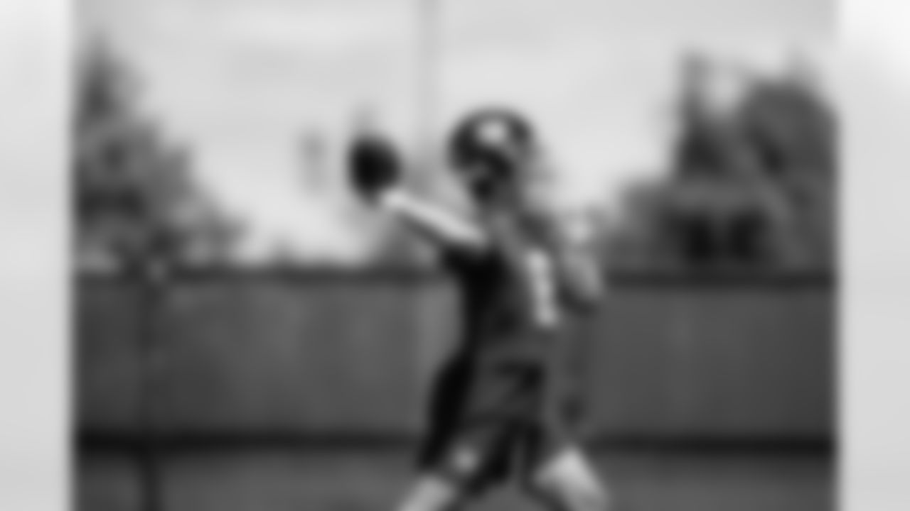 QB Jaxson Dart (6)