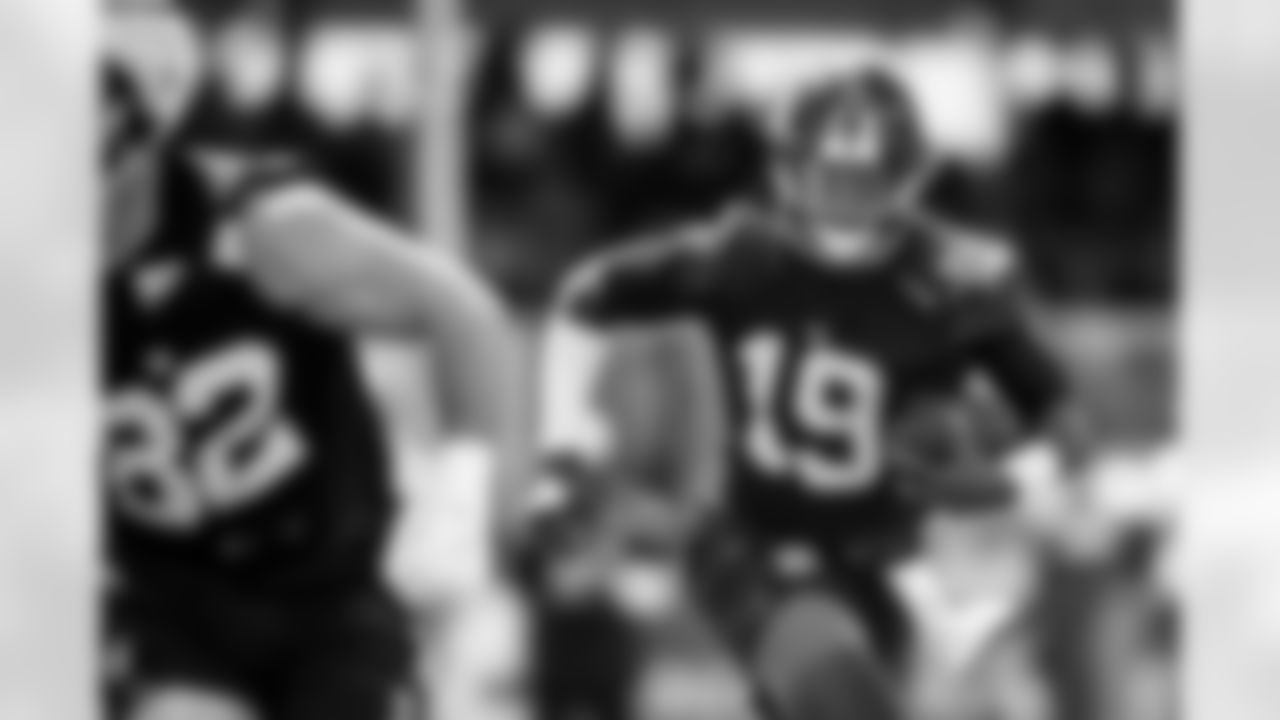 QB Jameis Winston (19)