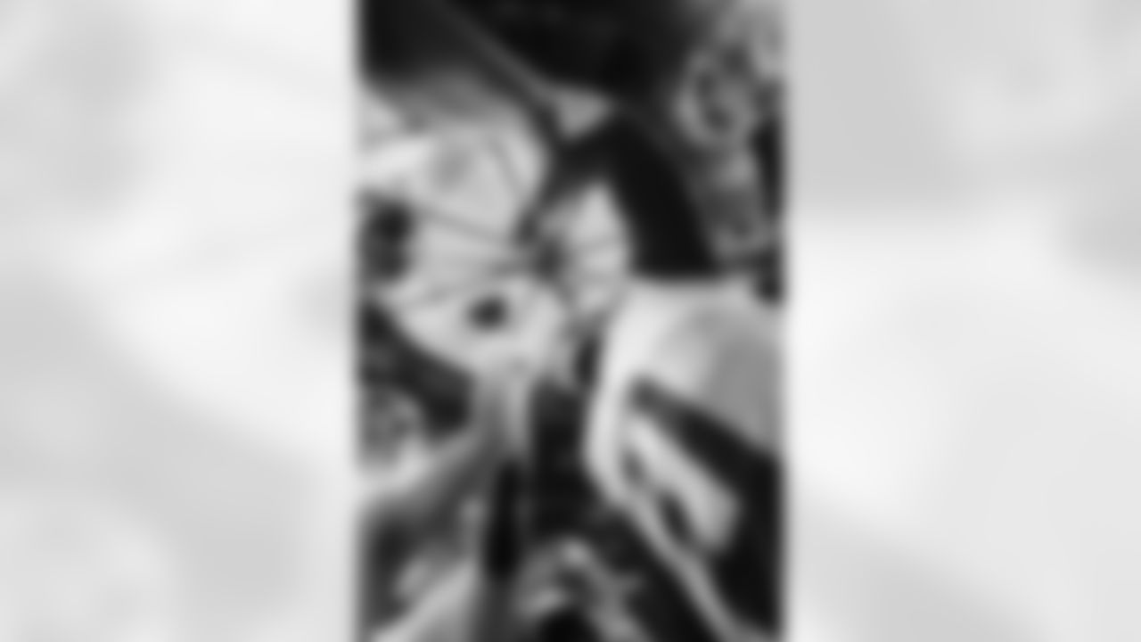 New York Giants linebacker Brian Burns (0)